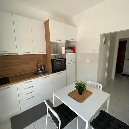 Sunny Apartment *